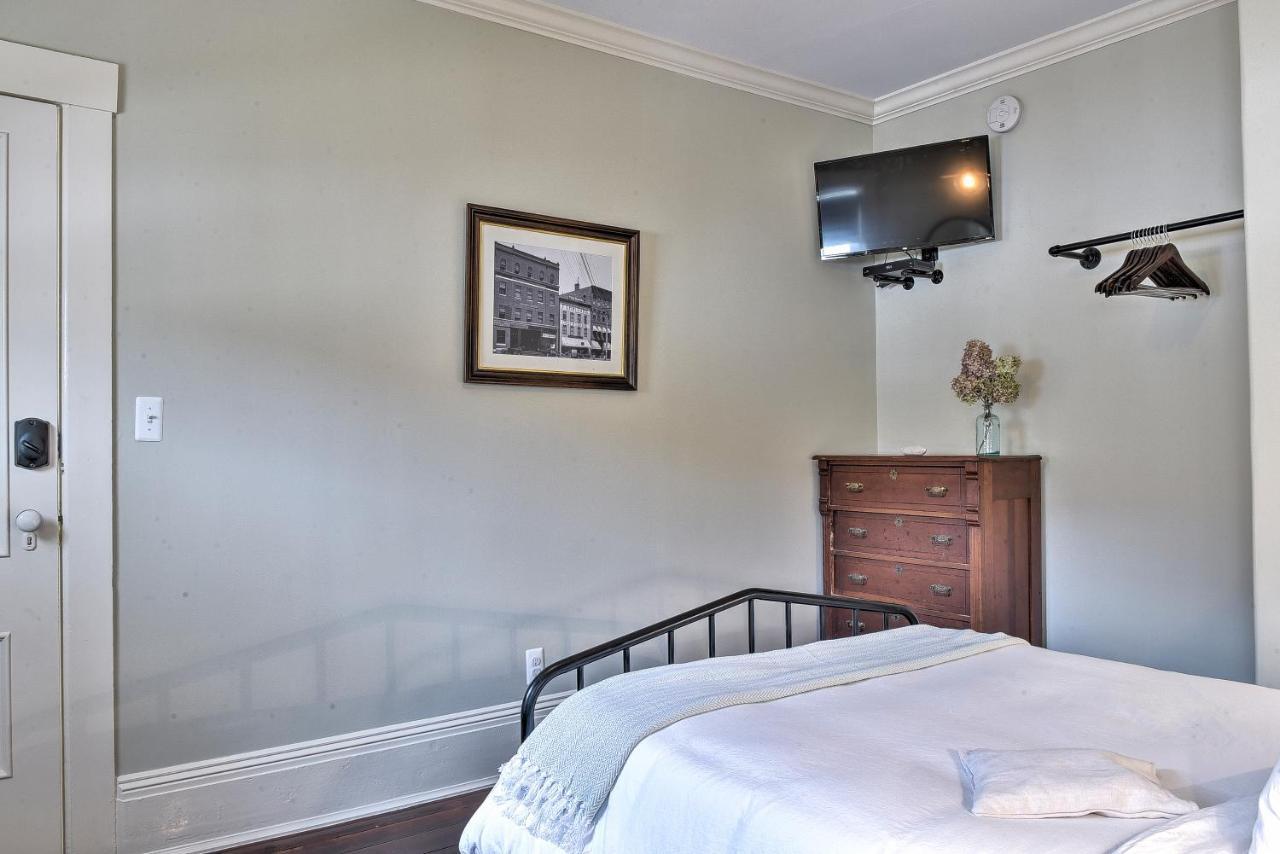 The Burrell House Hotel Keene Buitenkant foto
